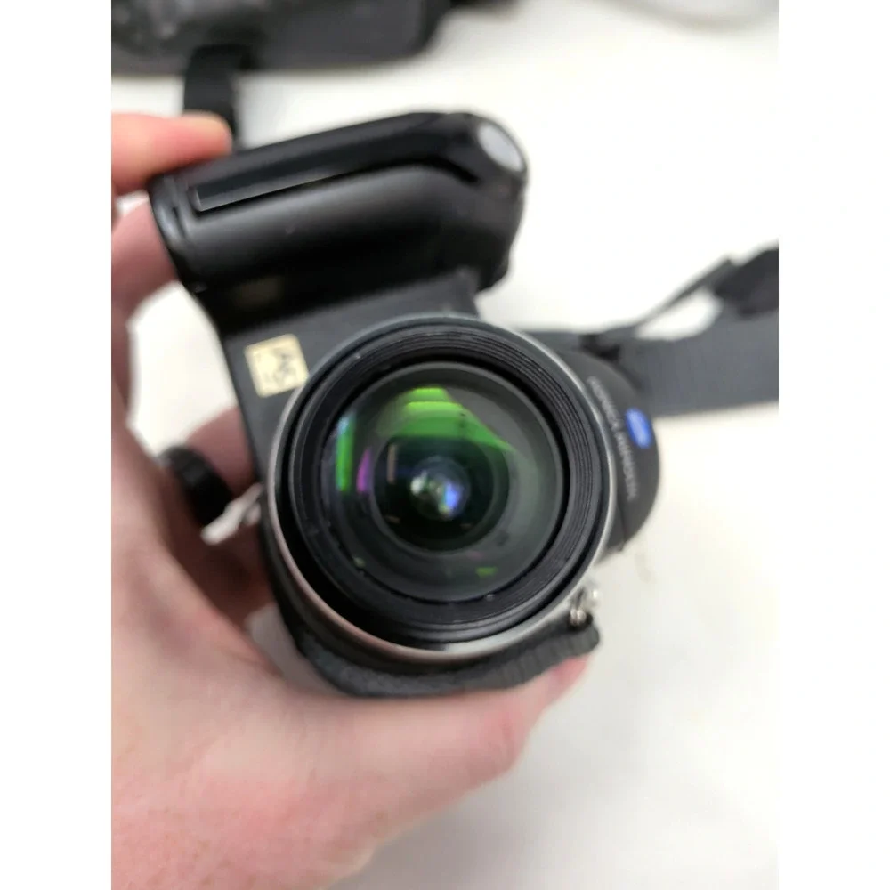 Konica Minolta DiMAGE Z5 Digital Camera 5.0MP 12x 35-420mm Optical Zoom Bridge